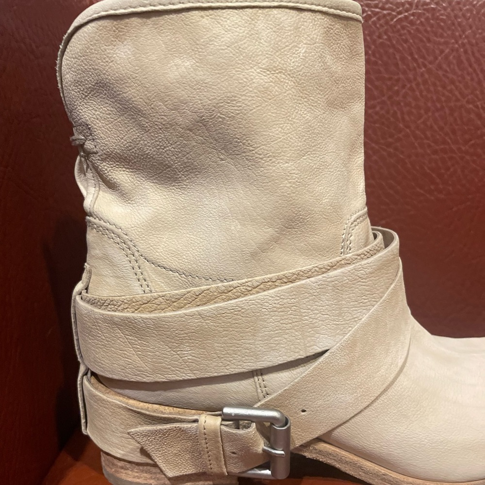 Tan boots - Picture 3 of 8